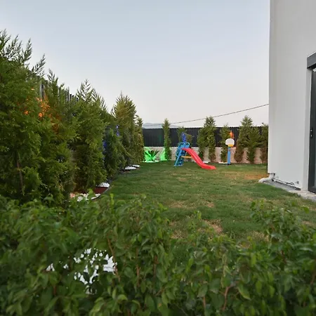 8 Kisilik, Acik & Kapali Havuz, Genis Yesil Alanli * Demre
