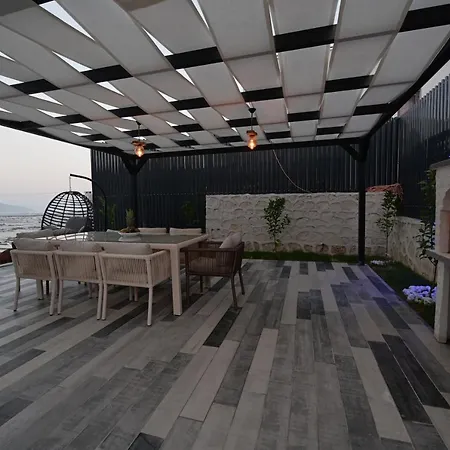 Villa 8 Kisilik, Acik & Kapali Havuz, Genis Yesil Alanli