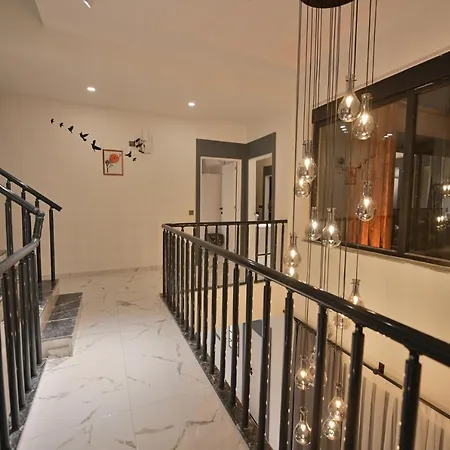 8 Kisilik, Acik & Kapali Havuz, Genis Yesil Alanli Villa Demre