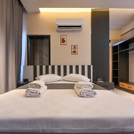 Villa 8 Kisilik, Acik & Kapali Havuz, Genis Yesil Alanli *