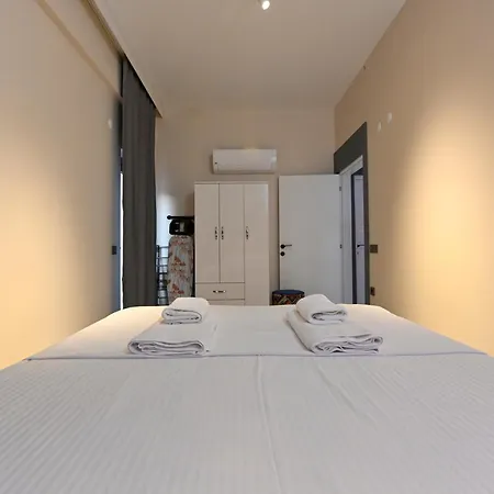 8 Kisilik, Acik & Kapali Havuz, Genis Yesil Alanli Villa